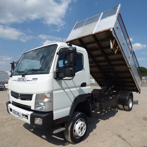 Mitsubishi Fuso Canter C6180 Side View with Trailer Raised