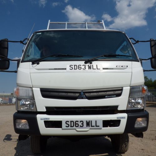 Mitsubishi Fuso Canter C6180 Front View with Trailer Raised