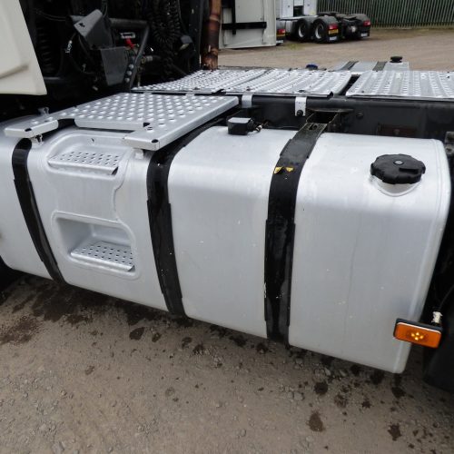 6x2 Tag-Axle Tractor Unit 2015 Truck Bed