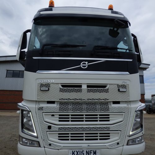 6x2 Tag-Axle Tractor Unit 2015 Front View
