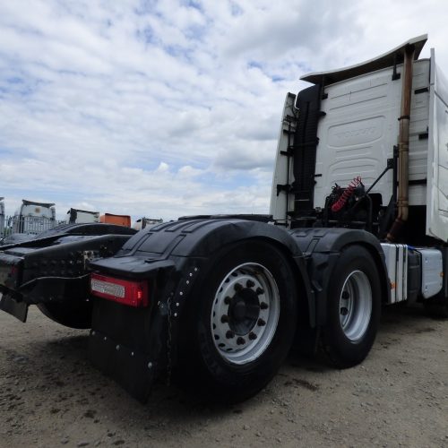 6x2 Tag-Axle Tractor Unit 2015 Truck Bed